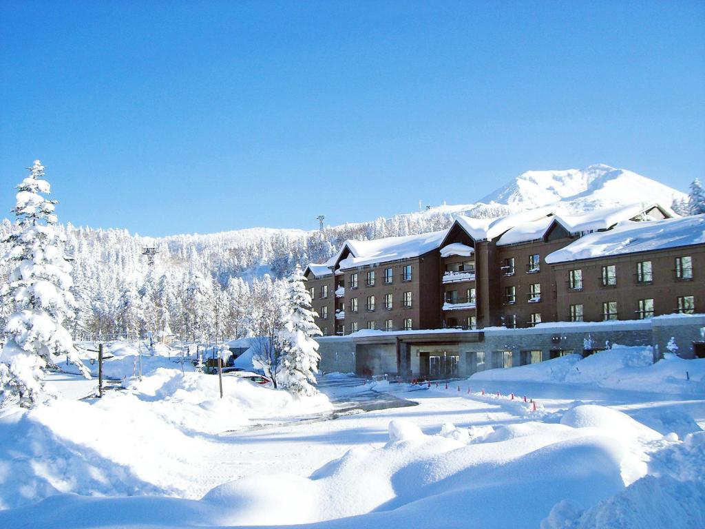 Japan ski resorts - Hotel Bear Monte exterior