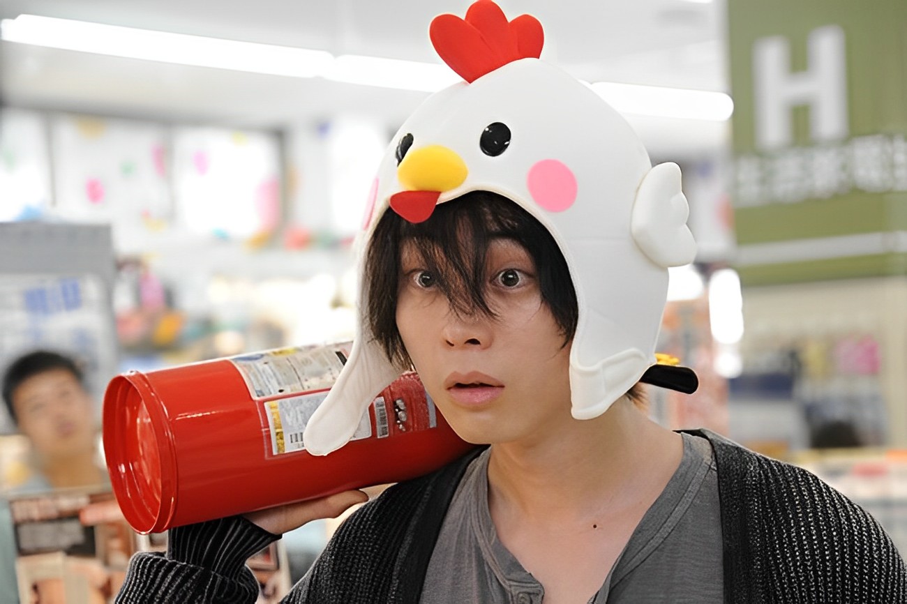 Kento Yamazaki facts - Masaki Suda wearing a chicken hat