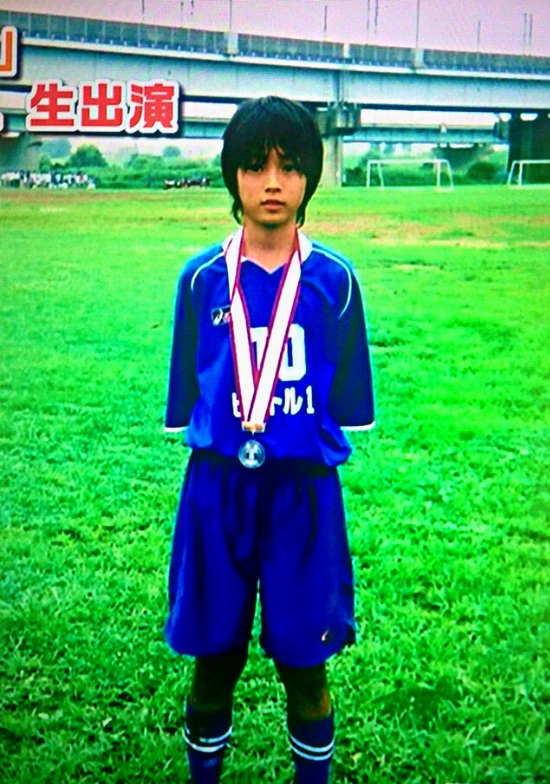Kento Yamazaki facts - young Kento Yamazaki in his football jersey and shorts