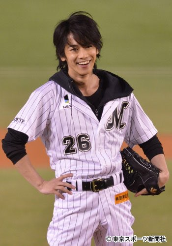 Takeru Satoh Facts - Takeru Satoh in a baseball uniform