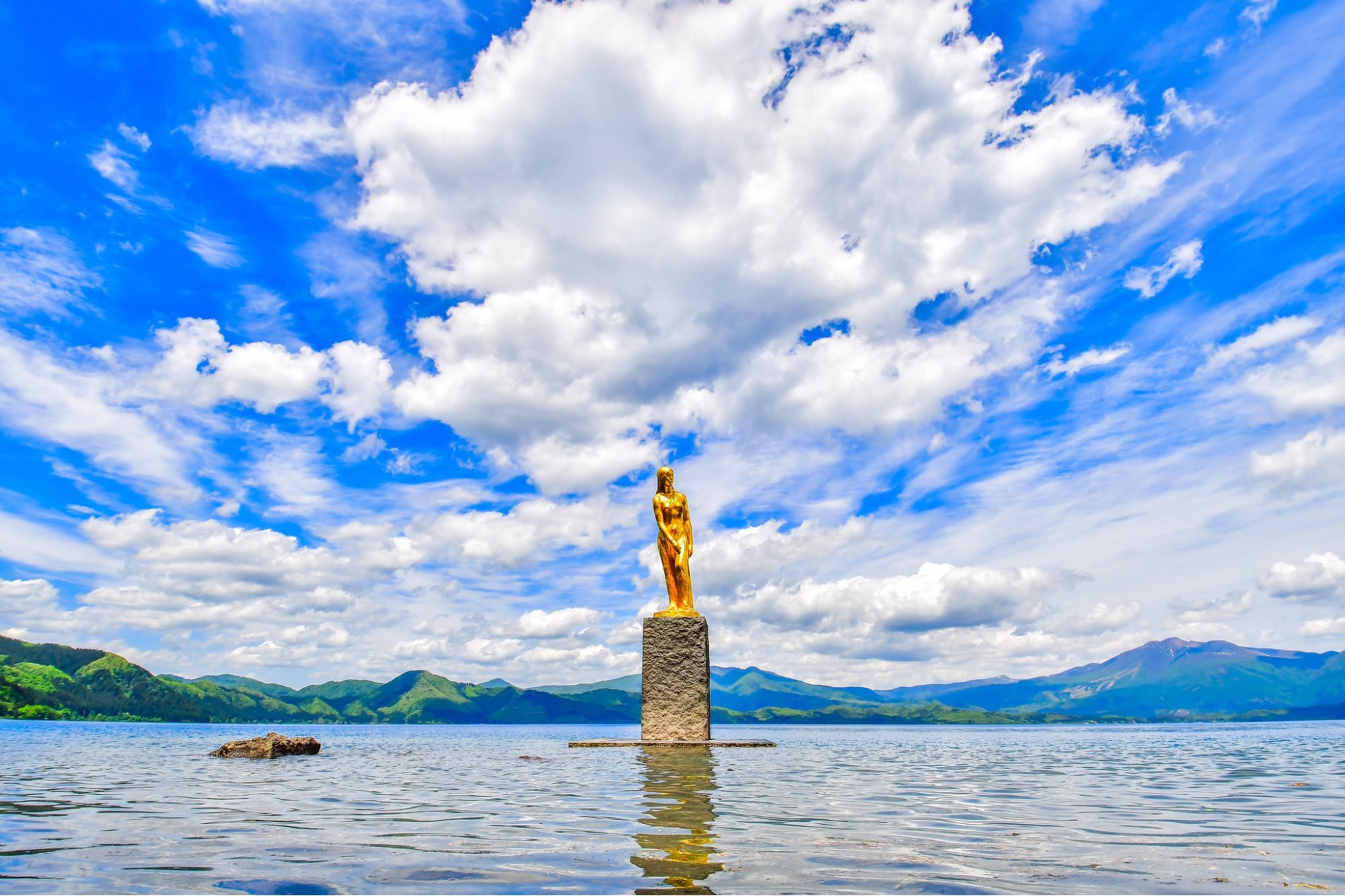lakes in japan - statue of tatsuko