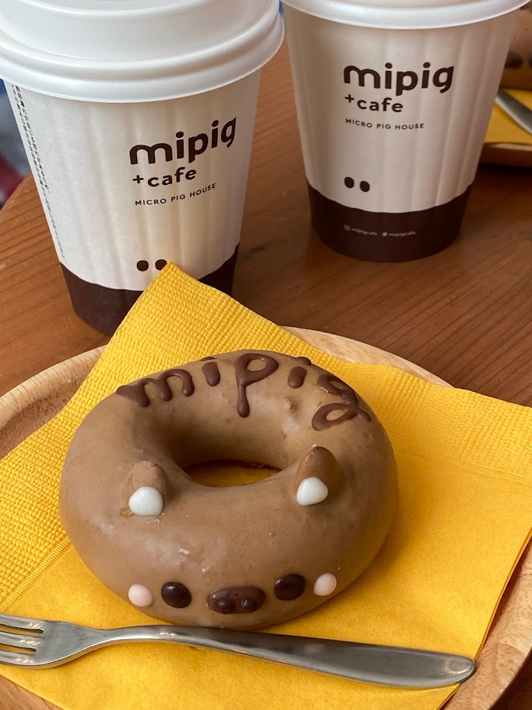 mipig cafe - pig donut