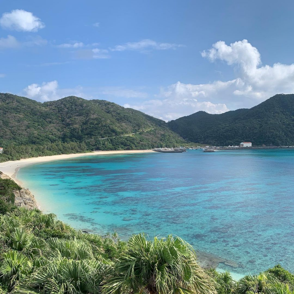 beaches in japan - tokashiku