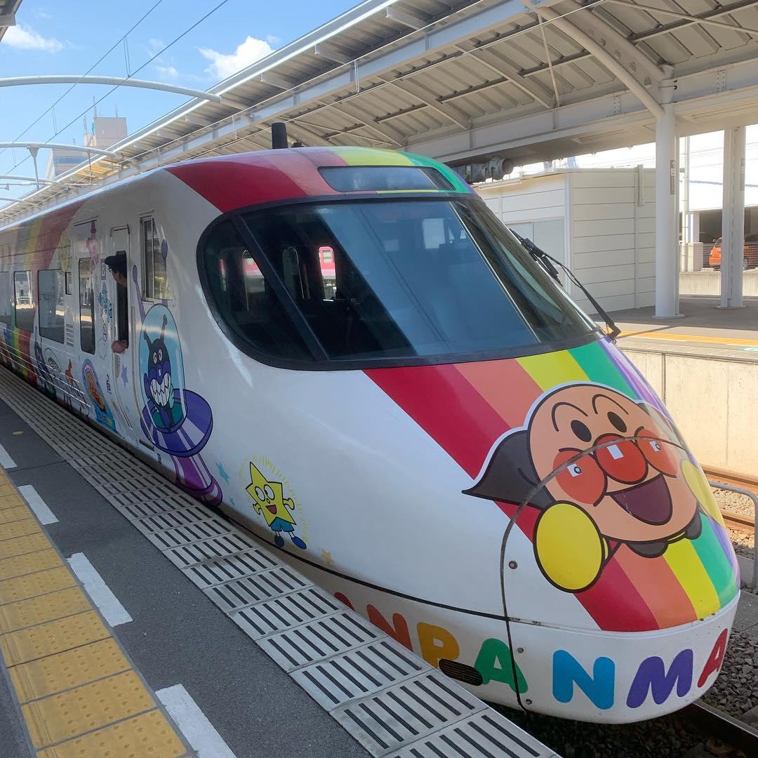 Riding the Hello Kitty Shinkansen: How to Catch Japan's Cutest Bullet  Train! (Tickets, Services & More)